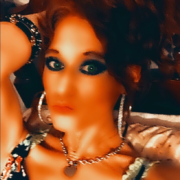 Moving sale! Any item 💚💚  3 for 10$ or 5 for 18$ - Picture 2 of 7